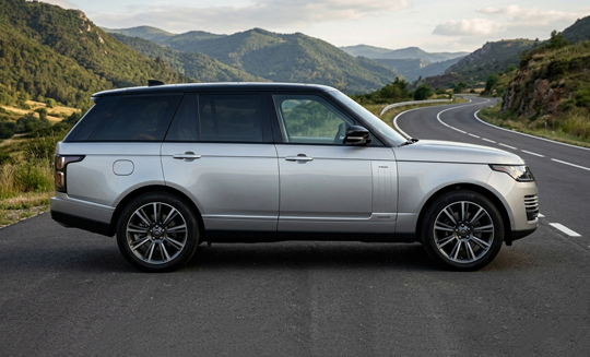 Range Rover P400e Hybrid engine